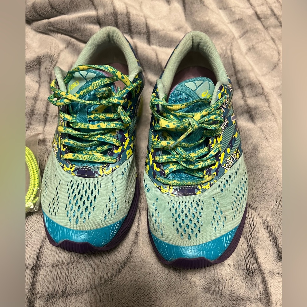 Rare Graffiti ASICS size 7.5